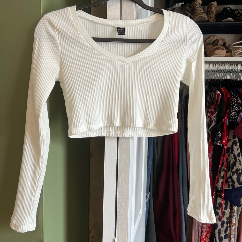 White long sleeve crop top